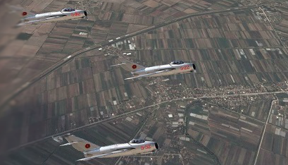 Tre avionë MiG të Forcave Ajrore Shqiptare në formacion mbi fushën shqiptare
